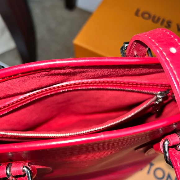 Louis Vuitton Vintage Epi Petit Bucket Bag w/ Pouch PM 2008 - Picture 7 of 13